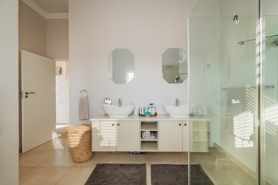 4 Bedroom Property for Sale in Kingswood Golf Estate Western Cape